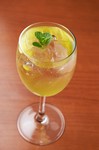 白ワイン+炭酸に韓国柚子ジャムの特製シロップ