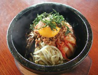 甘辛いひき肉とナムルをご飯にのせて。おこげもお楽しみください。
TOPPINGチーズ+280円
※ご飯をお選びください。【白米 or 十六穀米】