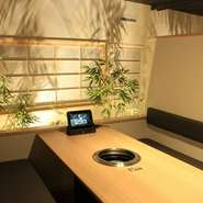 1名様からお使いいただける、テーブル席や、
2名様からご利用いただける半個室もご用意しております。
衛生対策も行っておりますので安心してお食事いただける環境を心がけております。