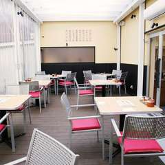 開放的なテラス席で、ゆったりお食事をお楽しみください。