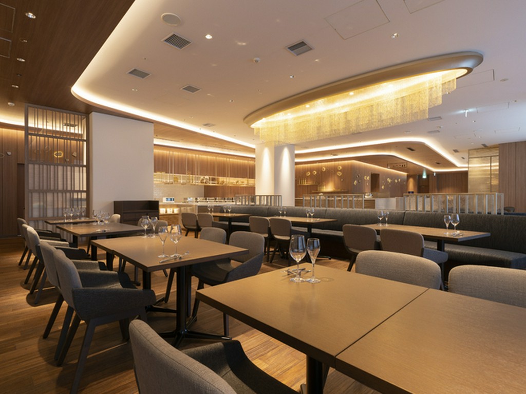 堀川の流れを再現した店内