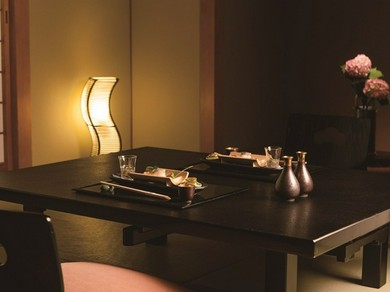 大人なふたりにも最適な落ち着いた空間