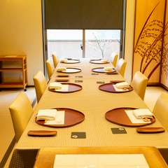 プライベート空間で食事を楽しめる個室も完備