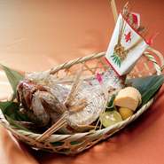 上棟式・長寿・敬老・ご出産・お食い初め・七五三・結婚記念など、家族の大切なお祝い事にも利用できます。個室も完備しているので、家族だけで周りを気にせず食事ができます。