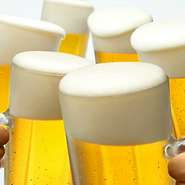 大きめ中ジョッキ（500ml）で提供しています。
240mlのちょっと飲みもご用意あり