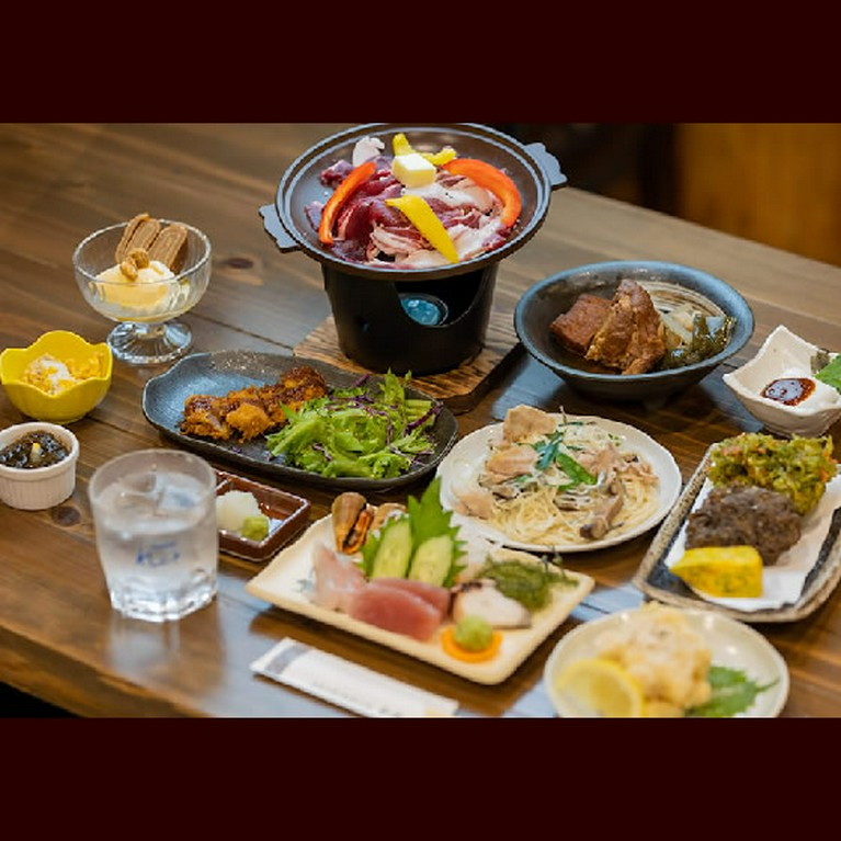 地元の生産者から直接仕入れた旬の食材を使用した郷土の伝統料理当店自慢のフルコースです。