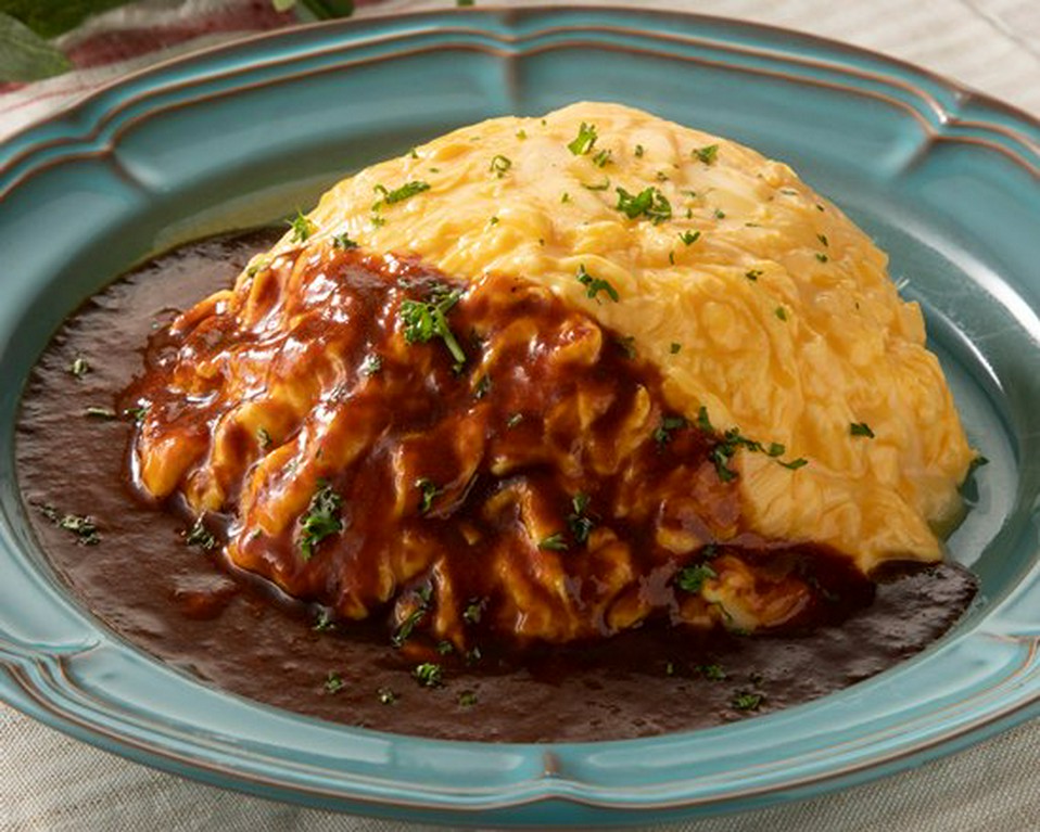 CELTS特製　ふわとろ卵のガーリックオムライス《デミグラスソース》（サラダ付）