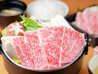 上質な肉と割下で完成させる『神戸牛すき焼き御膳』