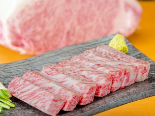 神戸牛、松阪牛、白老牛などの厳選和牛にこだわる