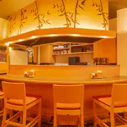 『すき焼き』『ステーキ』『牛かつ』など、色々な肉料理が揃います。新鮮な魚介が豊富に揃う小樽において、肉料理を求めている方にオススメ！車移動が多い北海道のため、店舗前には駐車スペースもあります。
