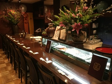 昔ながらのカウンター席