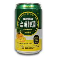 台湾名産のパイナップル果汁とビールで作られた果汁5%以上アルコール度数2.8%のフルーツビールです。
パイナップルの甘みとビールの苦みが楽しめます♪