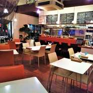 オフホワイトとブラウンを基調としたナチュラルな雰囲気♪