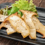 焦がし醤油の香ばしい匂いが食欲をそそる贅沢な一品