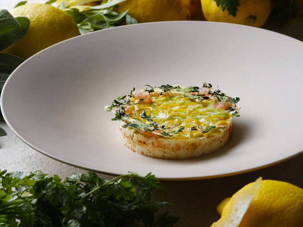 スターター、メイン2品、デザート、食後のお飲み物