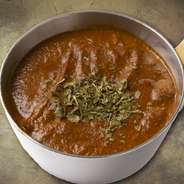 【激辛メニュー】赤ワインとお酢を使った豚のカレー。