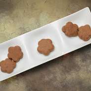 ホットチャイ用に開発したスパイス香るクッキー。