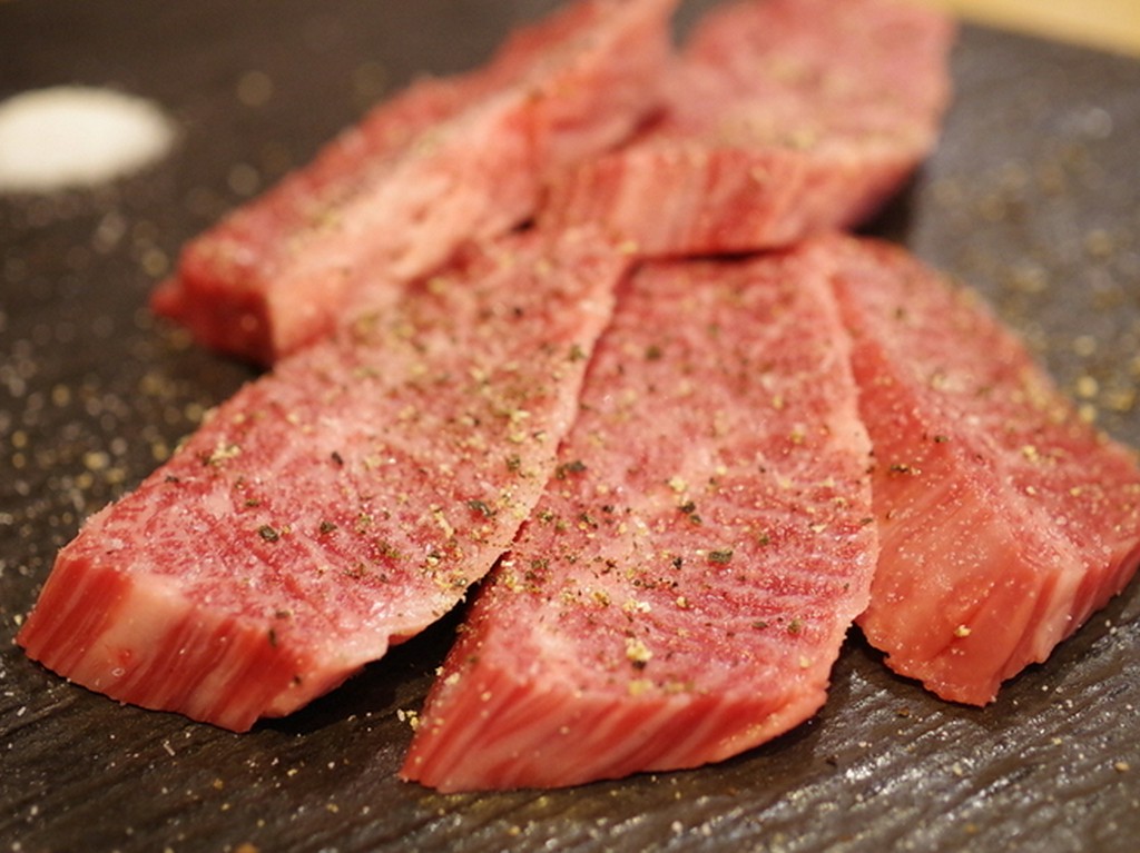 上ハラミのトリュフ塩添え