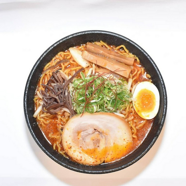 からみそらーめん（中太ちぢれ麺）