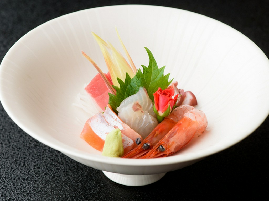 全てのコースに登場。北陸の海の幸に舌鼓『造り～三種盛り合わせ』