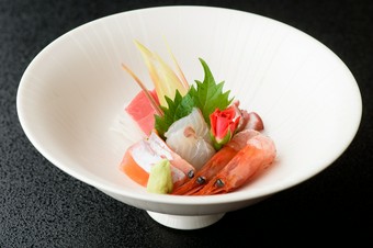 全てのコースに登場。北陸の海の幸に舌鼓『造り～三種盛り合わせ』