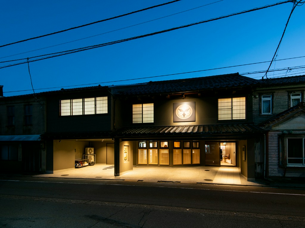 1963年創業、老舗のカニ料理和食・日本料理店