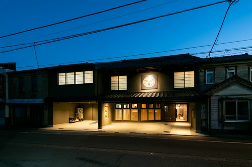 1963年創業、老舗のカニ料理和食・日本料理店