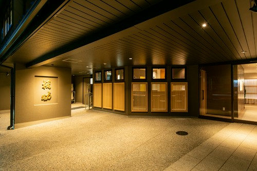 駅から徒歩圏内にあり、旅行時の拠点としても人気