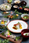 季節を映し出す日本料理を気軽に味わえる、富貴野定番の会席料理。親しい方々との様々なご会食やお祝い事にもおすすめな会席です。

