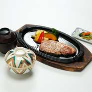 御飯、味噌汁、香物付き
※御飯は白米・五穀米よりお選びいただけます