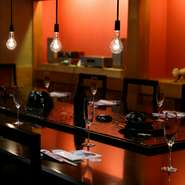 表参道駅から徒歩圏内。街の賑やかさとは異なる、静かな隠れ家のような和食店です。恋人や友人の記念日や家族の誕生日、記念イベントなど心地の良い雰囲気の中で祝いの席はいかが。