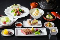 旬の食材が豊富に盛り込まれている『料理長特選 旬 - seasonal- 懐石コース』