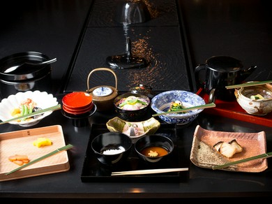 伝統的な茶懐石の料理と、お茶を店主自ら振る舞う『料理長特選 禅 -ZEN - 茶懐石コース』