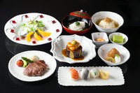 旬の食材が豊富に盛り込まれている当店一番人気のコースです。
