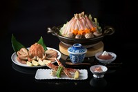 蟹と季節の食材にひと手間掛けた蟹づくし、酒の肴コースです。その日の気分に合わせてお好みのお酒とともにご堪能ください。ご予約希望の場合は、直接当店までお問い合わせください。