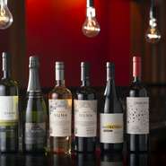 【東京十月】では、アルゼンチン産オーガニックワインを中心として、厳選されたワインが豊富に取り揃えられています。お互いの味わいを高め合う、ワインと料理の魅惑のマリアージュが可能です。