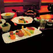 季節の移ろいを表現する懐石料理。旬の食材が豊富に盛り込まれている、
料理長おすすめランチ限定懐石コースです。
夜のコースよりも気軽に懐石料理をお楽しみいただけるコースです。
※写真はイメージです。