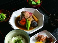 旬の魚を丁寧に炊き上げております。
※写真はイメージです。