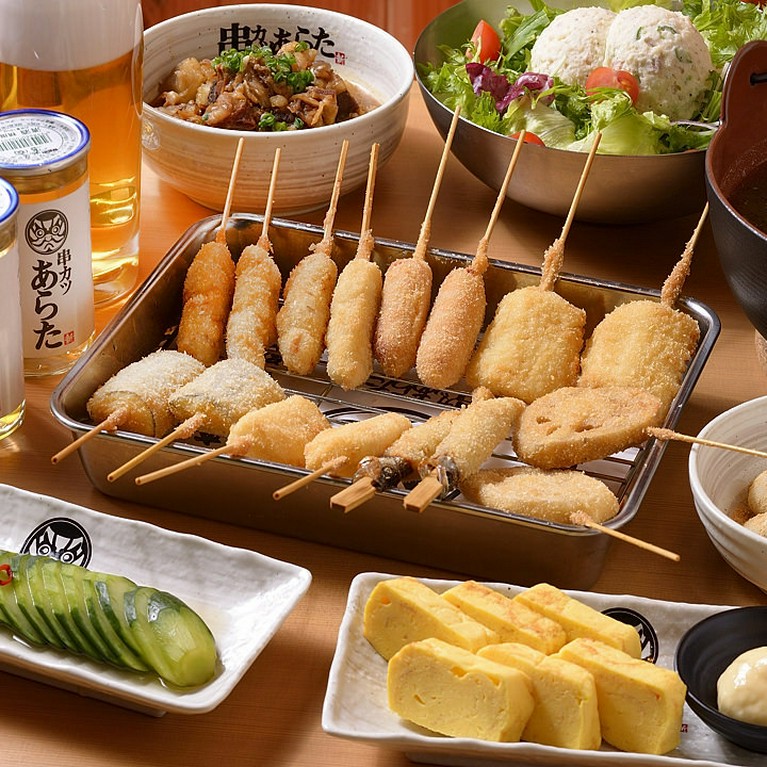 厳選素材を使用した肉・野菜・海鮮あわせて9本の揚げたて串カツが楽しめる飲み放題120分付
