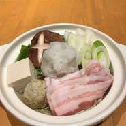 冬といえば、ぬくもるお鍋でしょう。
焼肉食堂　ぶたなかでは、一人鍋もご用意してます。

京都もち豚　みぞれ鍋
京都もち豚　豚キムチ鍋
京都もち豚　すき焼き鍋

お好きなお鍋をどうぞ。
