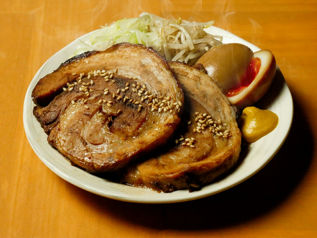 名物！炭火焼　とろける焼豚