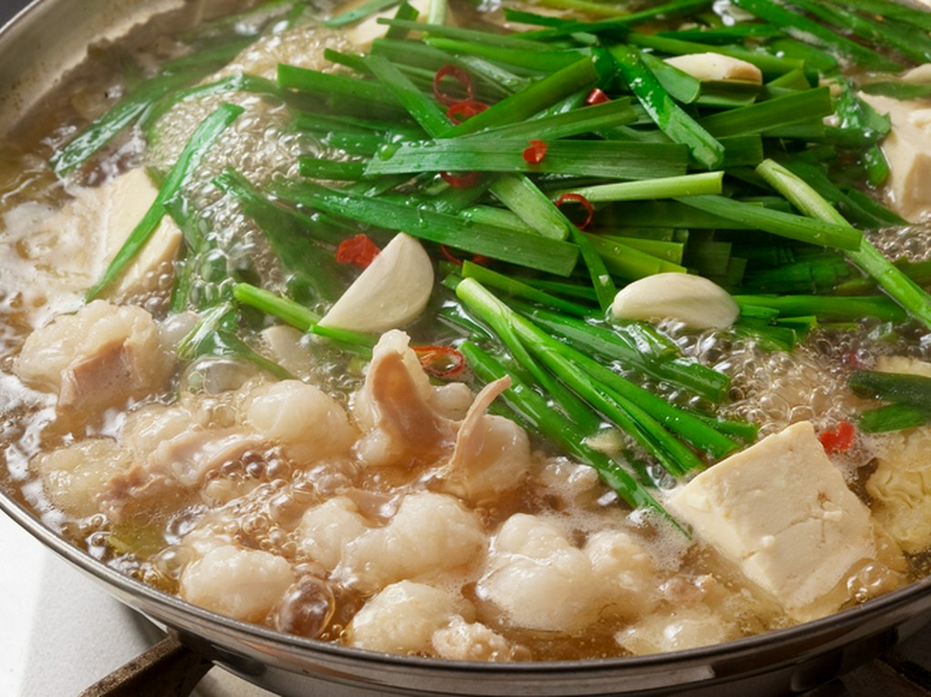 自慢のもつ鍋を味わう博多名物満載のお手軽コースです。120分飲み放題付き。