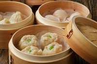 小籠包・海老餃子・肉焼売が1個づつ入っています。各々単品でも注文できます。