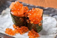 こぼれサーモンいくら軍艦　親子