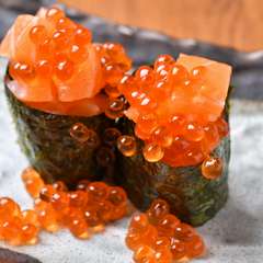 こぼれサーモンいくら軍艦　親子