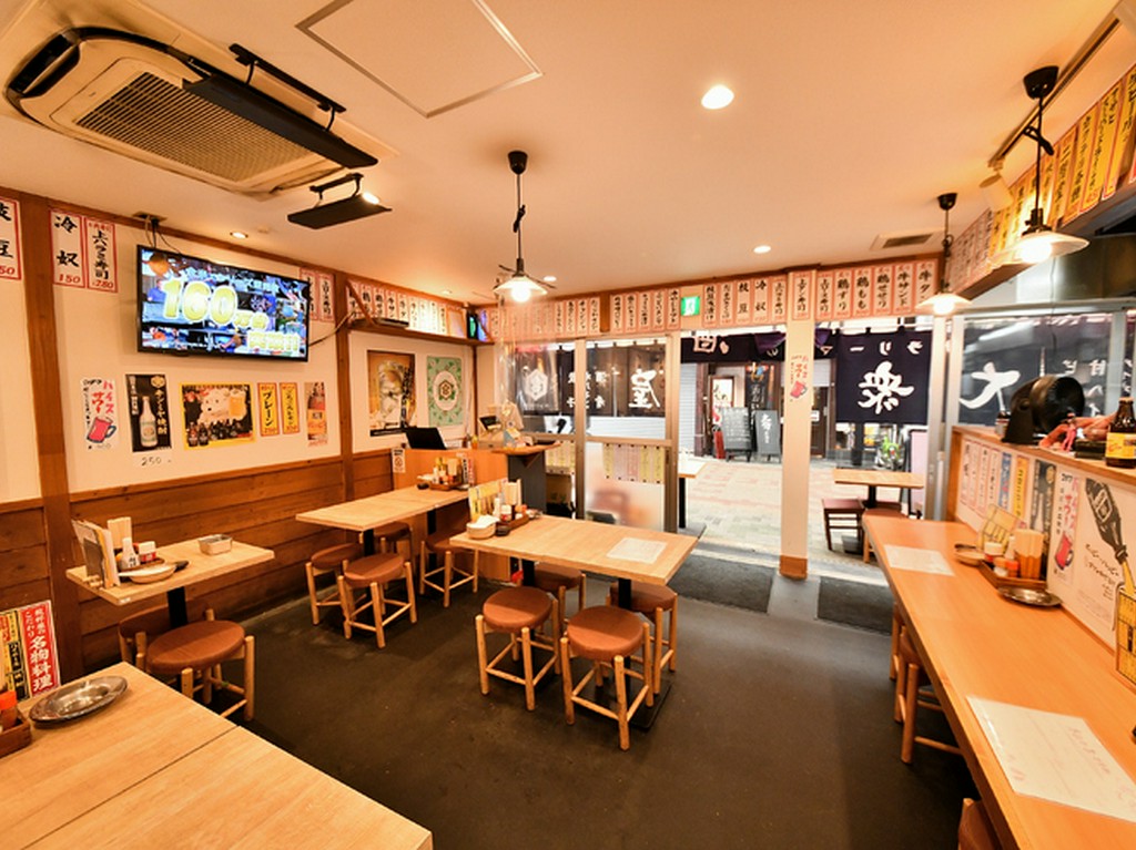 テーブル席でワイワイ！