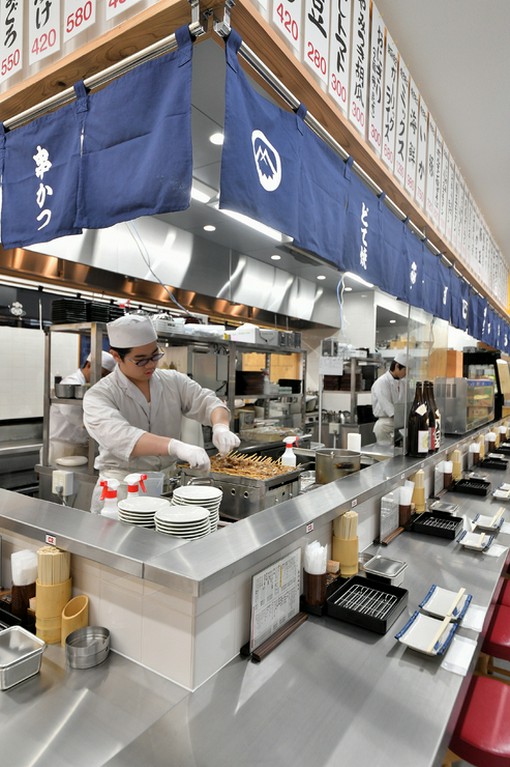 オープンキッチンのカウンター