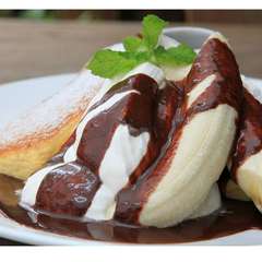 バナナホイップパンケーキチョコソース添え