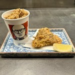舞茸を大きめにカットし、
スパイスの効いた衣で揚げ、
外はカリっと中はジューシーに仕上げた商品です。
揚げたてをほうばりながら是非お酒と一緒にお召し上がりください。