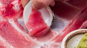 蛤の貝殻で取る　マグロ中落ち